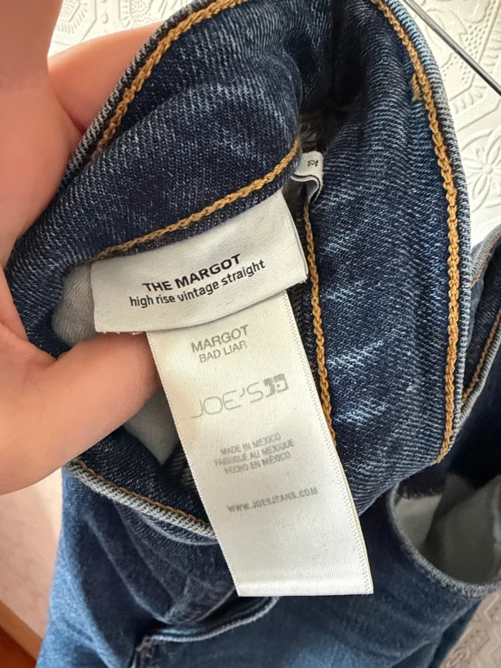 ⬇️ Joe's The Margot High Waist Relaxed Straight Leg Jeans (Bad Liar) Size 32 - Picture 4 of 7